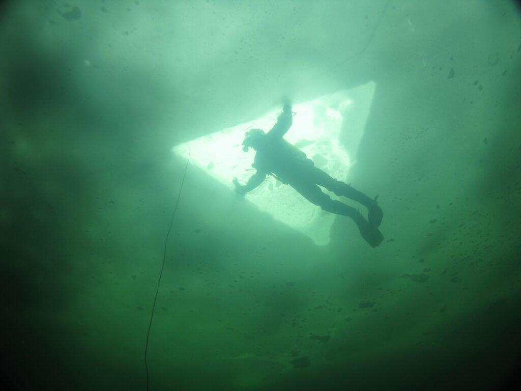 Ice Diver | Jääsukelluskurssi opettaa sukeltamaan turvallisesti jään alla